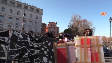 6 - Dal corteo allo scontro con la Polizia, le foto della protesta degli studenti di Roma