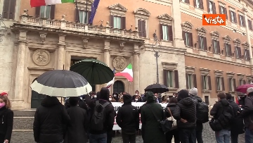 4 - Flash mob di FdI con Giorgia Meloni a Montecitorio contro il green pass. Le foto